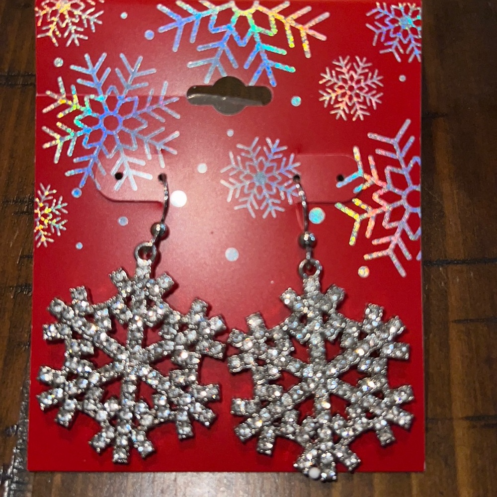 3/$20🎀 Sparkly snowflake Christmas earrings❄️🎄